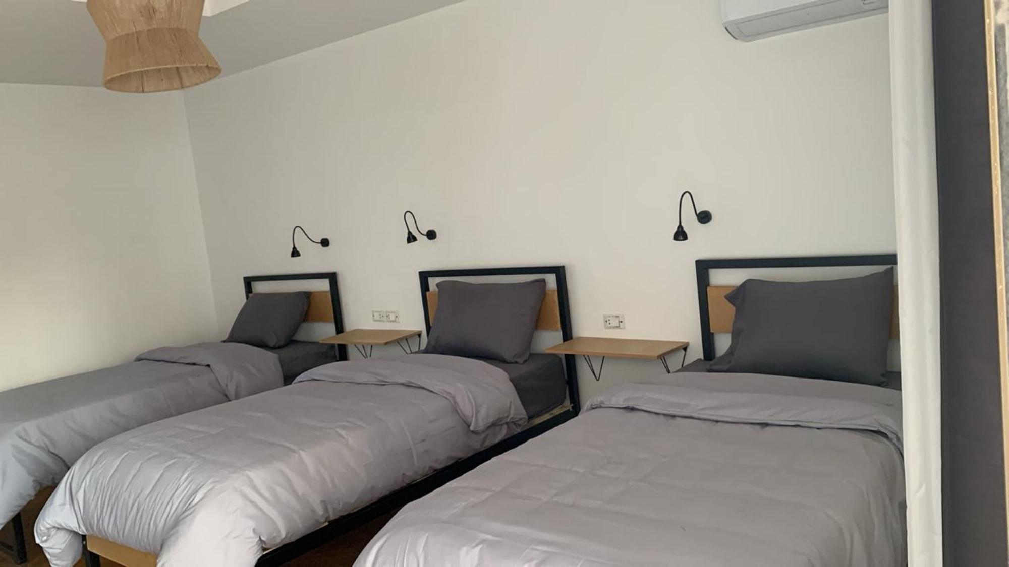 Pyramids Nights Hostel Kafrat al Jabal Bagian luar foto