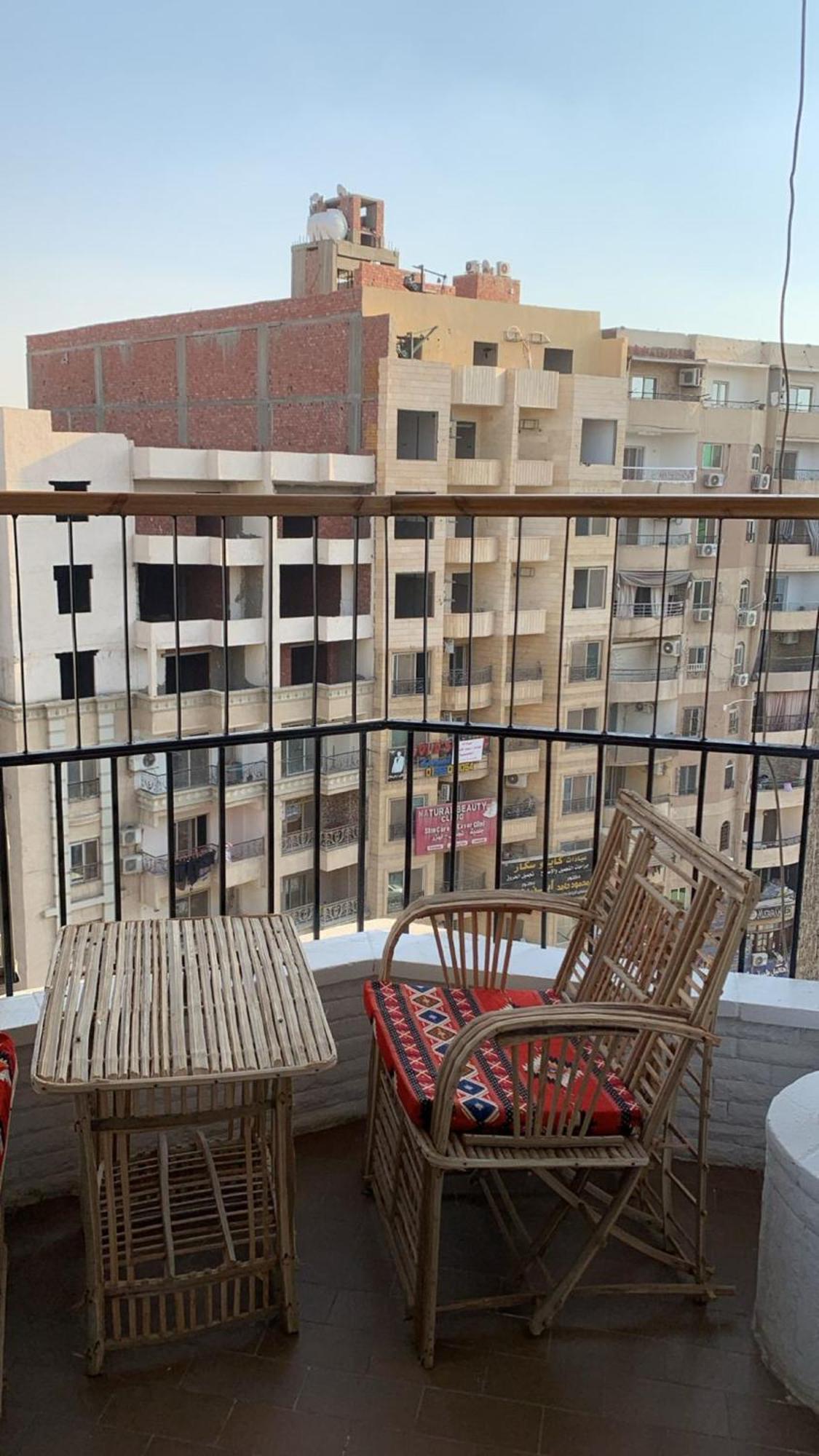Pyramids Nights Hostel Kafrat al Jabal Bagian luar foto