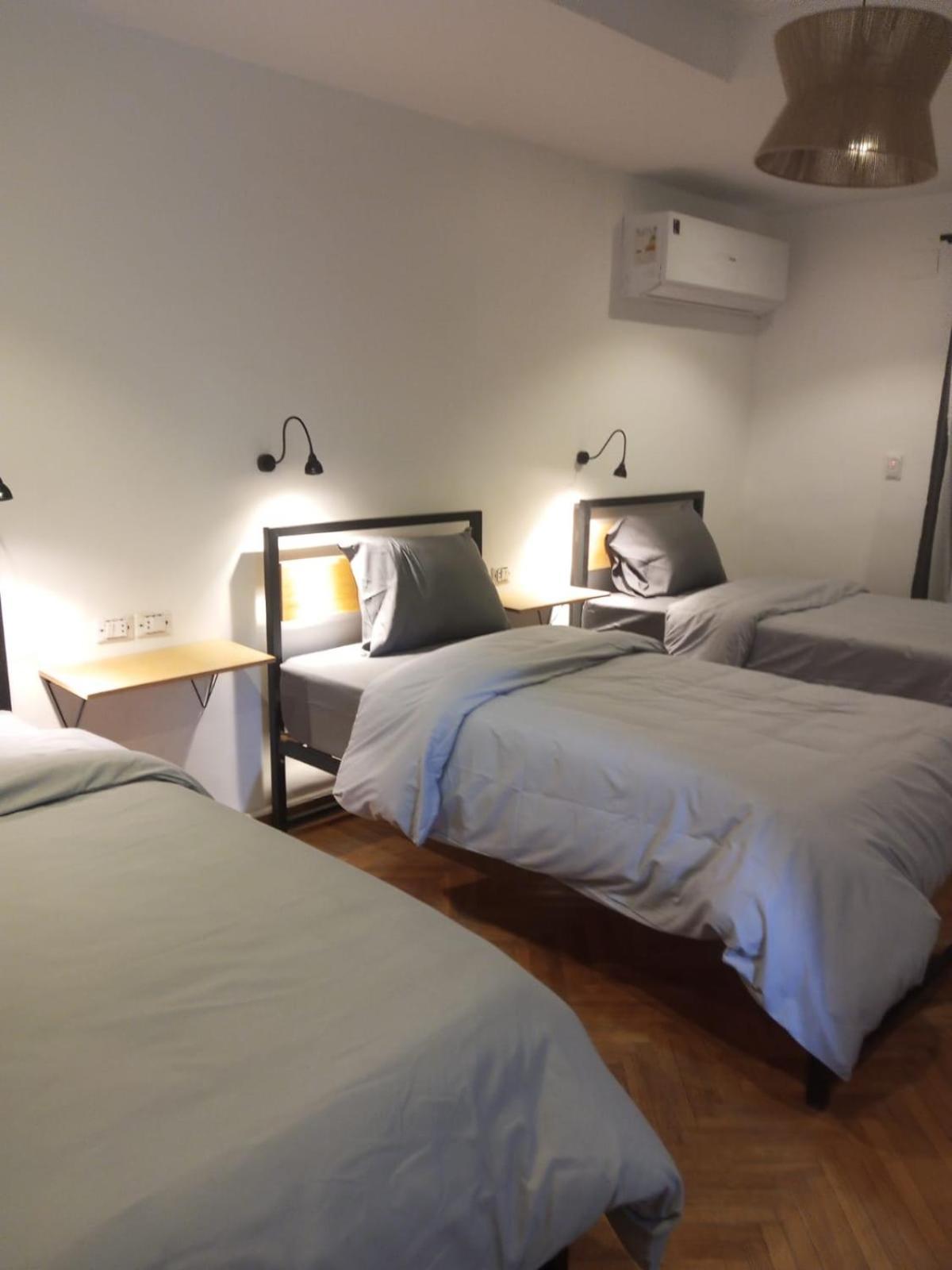 Pyramids Nights Hostel Kafrat al Jabal Bagian luar foto