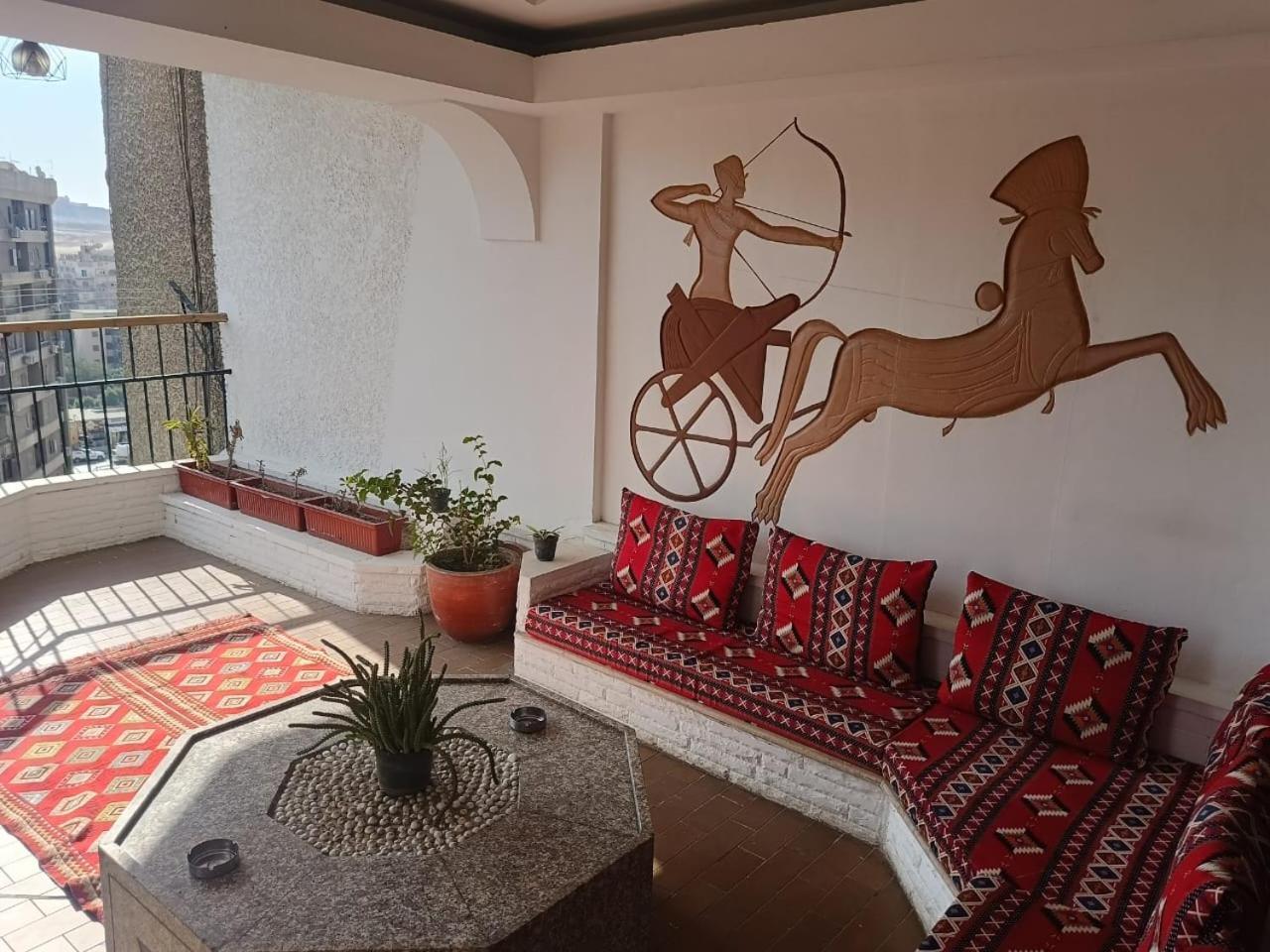 Pyramids Nights Hostel Kafrat al Jabal Bagian luar foto