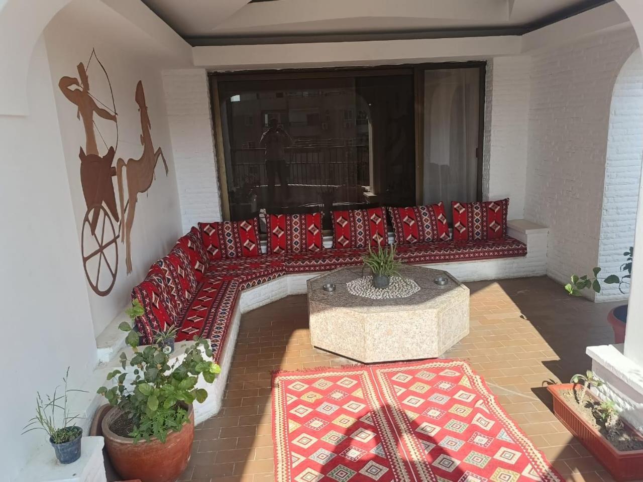 Pyramids Nights Hostel Kafrat al Jabal Bagian luar foto