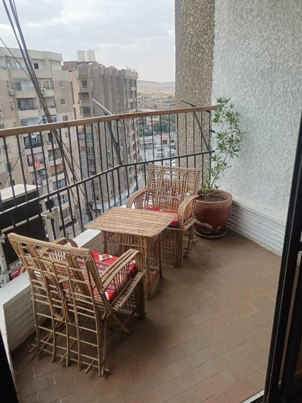 Pyramids Nights Hostel Kafrat al Jabal Bagian luar foto